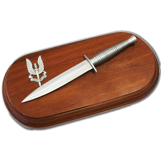 Sykes Dagger Display - Buckingham Pewter