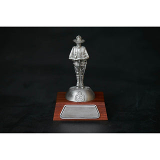 NZ ANZAC pewter figurine with a detailed soldier design on a wooden base for collectors